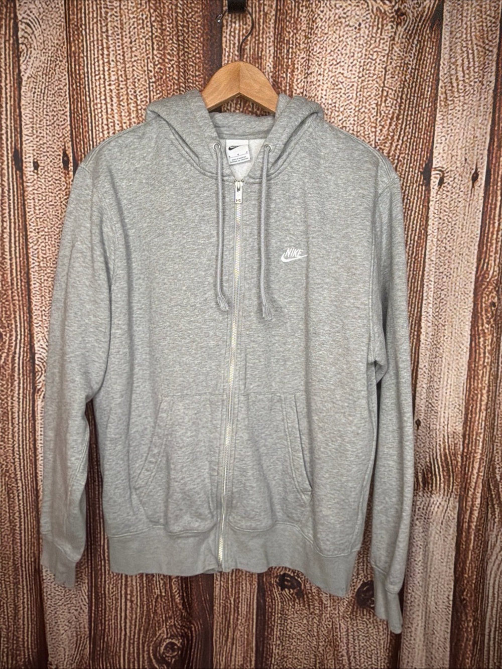 The Nike Club Men’s Full Zip Up Hoodie in size medium is a stylish and comfortab